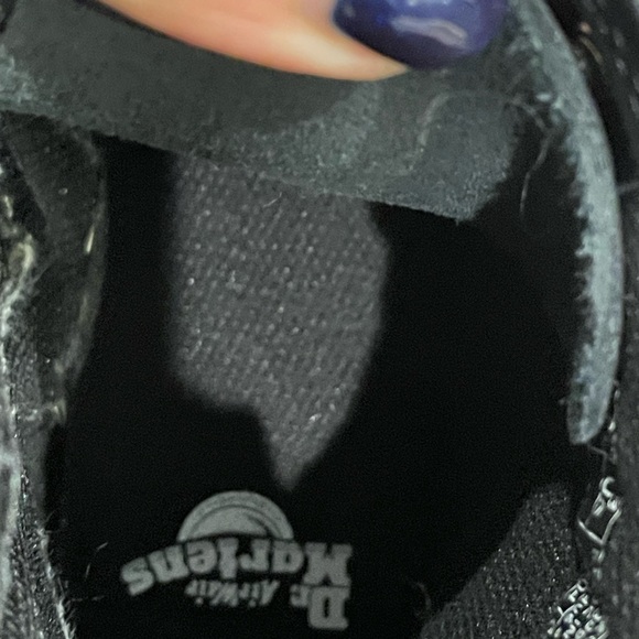 EUC Girls Dr. Martens Shiny Black Boots Rainbow Iridescent girls size 3 - Picture 9 of 11